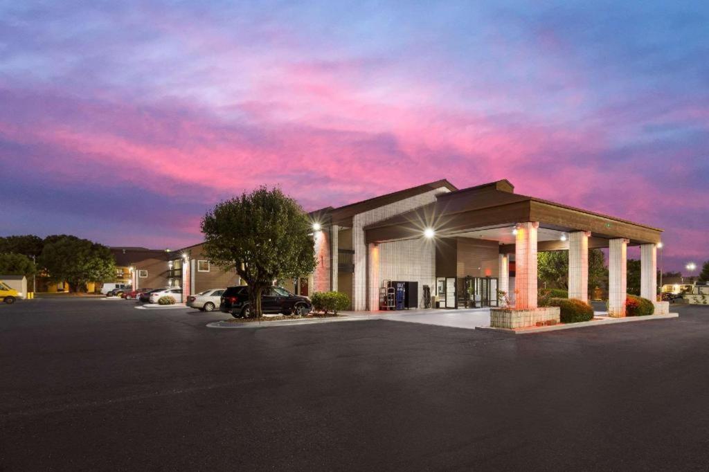 Econo Lodge Madison Kültér fotó