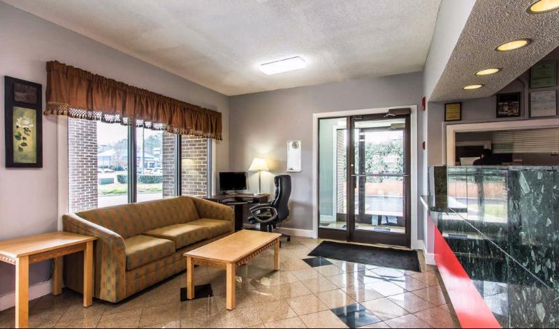 Econo Lodge Madison Kültér fotó